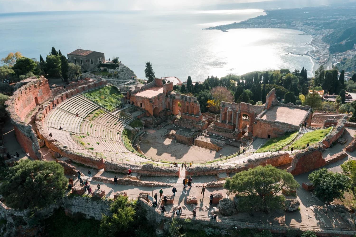 szicília időjárás taormina görög színház tengerpart kilátás 