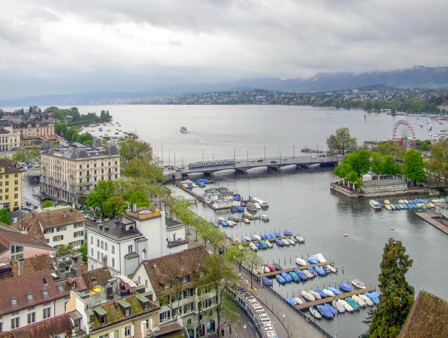zürich látkép a tóval és az alpokkal
