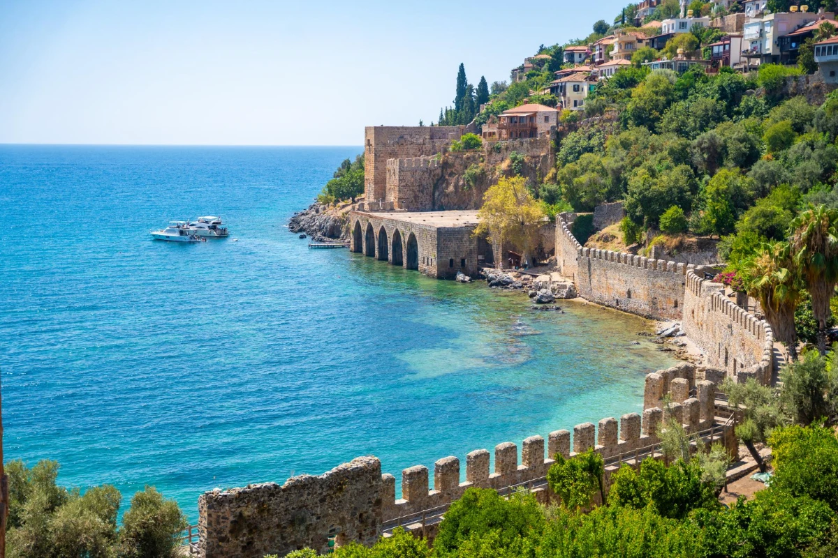 törökország időjárás antalya tenger tengerpart strand város hegy